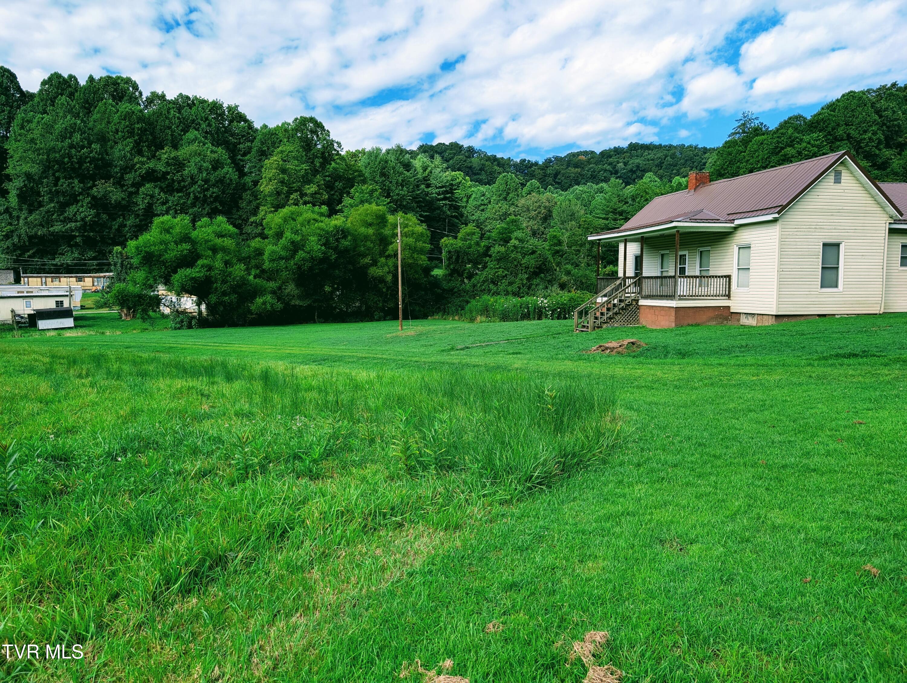 1053 The Lake Road