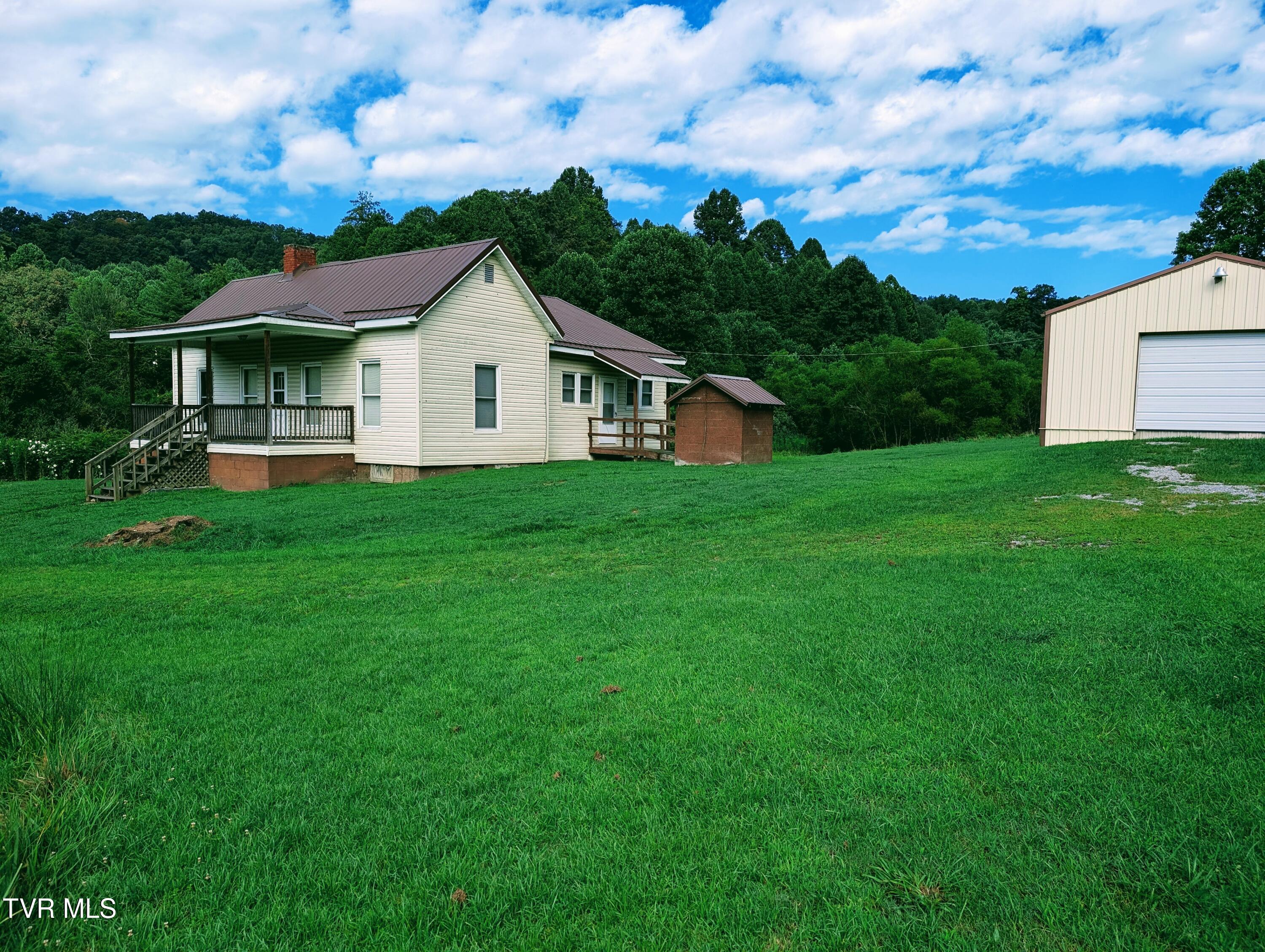 1053 The Lake Road