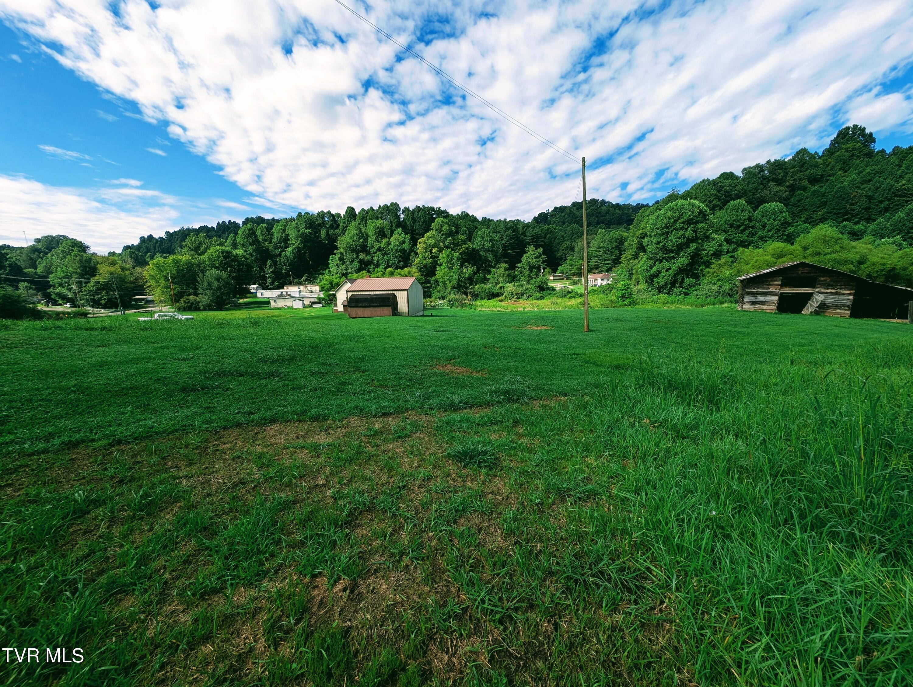 1053 The Lake Road