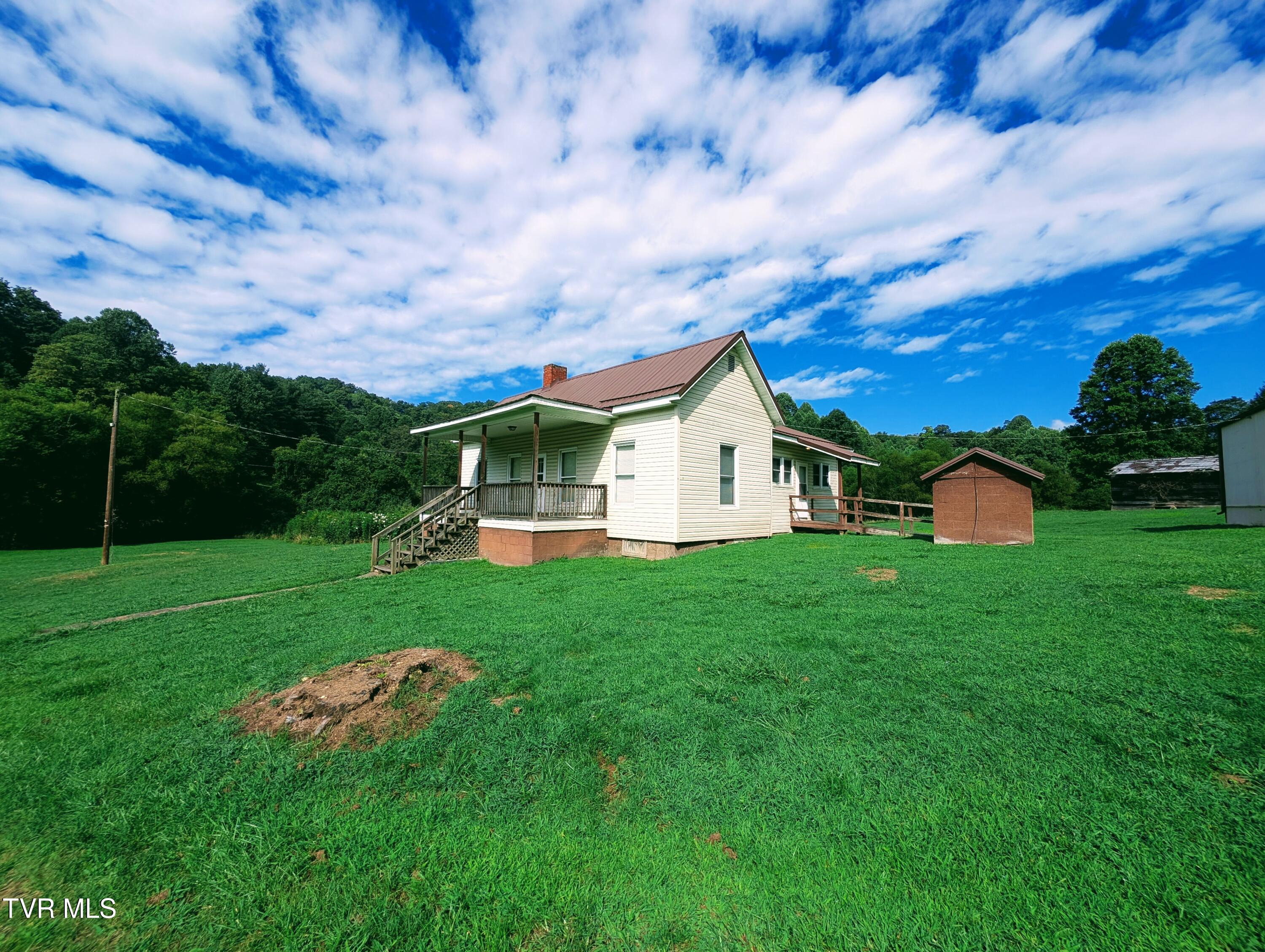 1053 The Lake Road