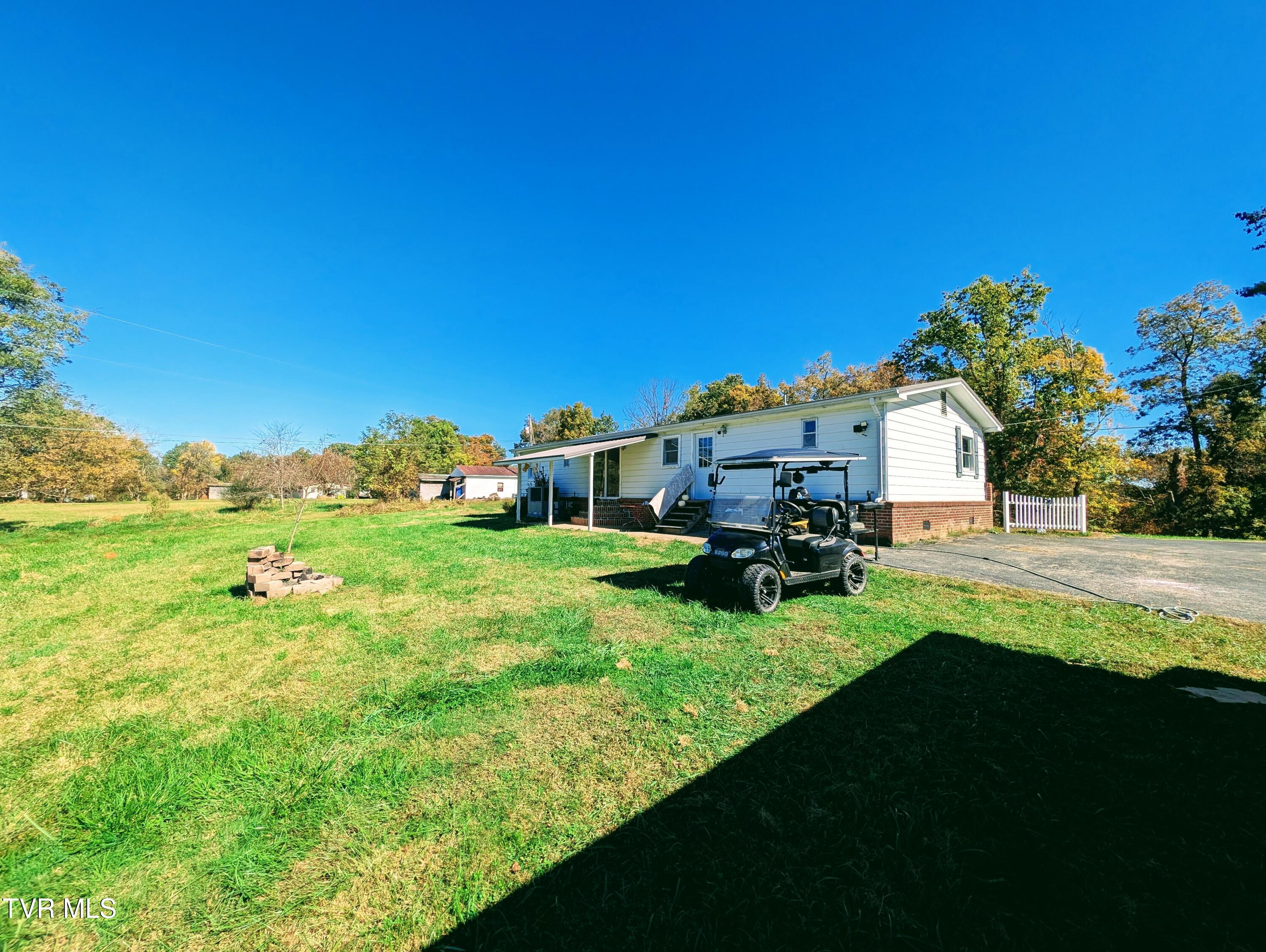 279 State Route Road, Clintwood