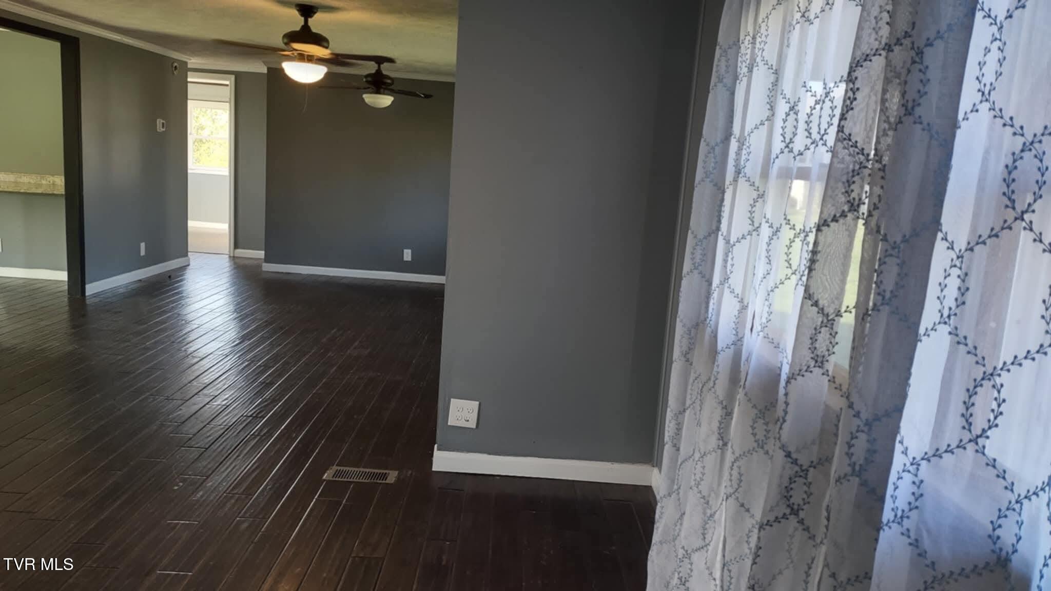 279 State Route Road, Clintwood