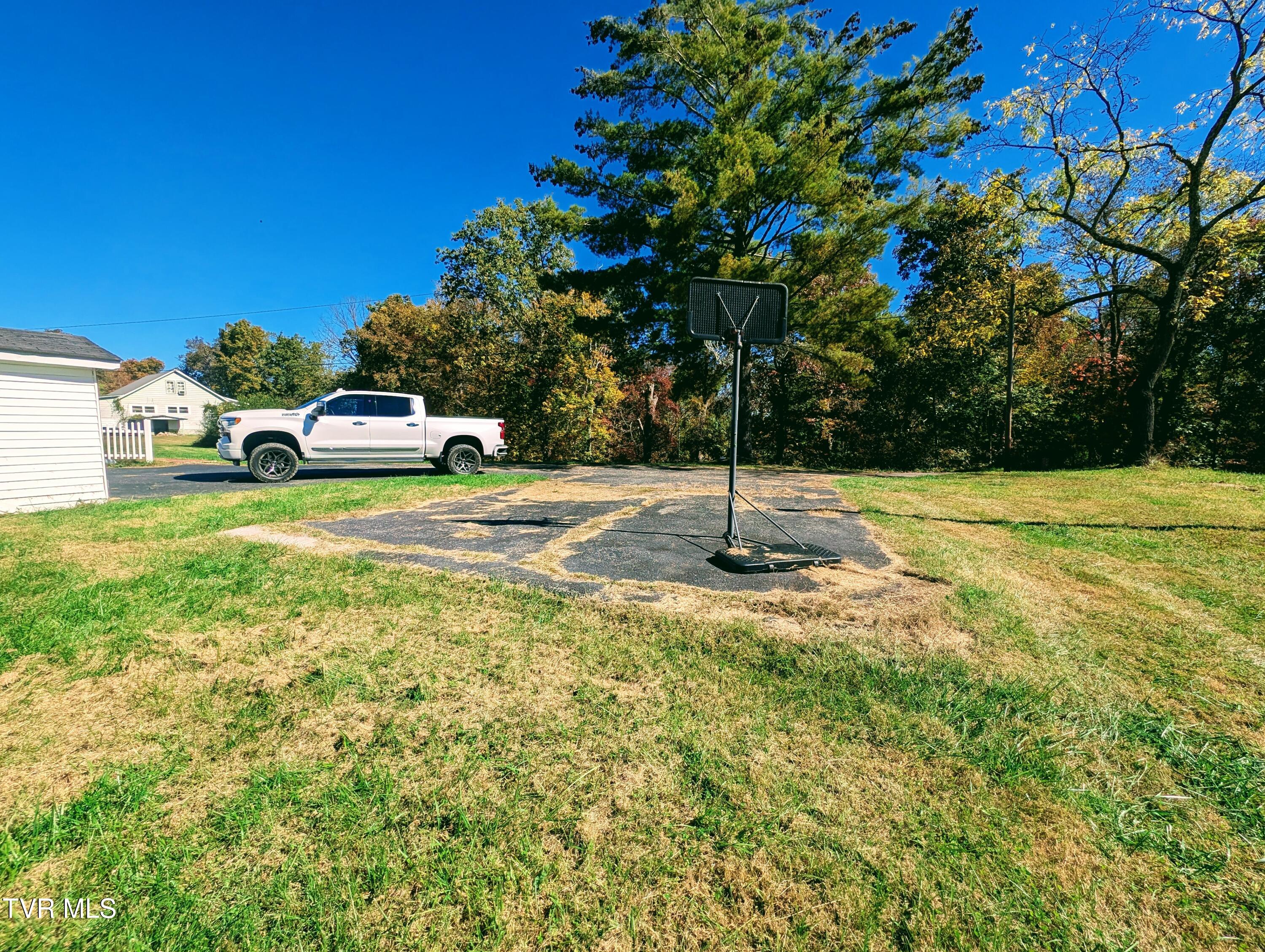 279 State Route Road, Clintwood