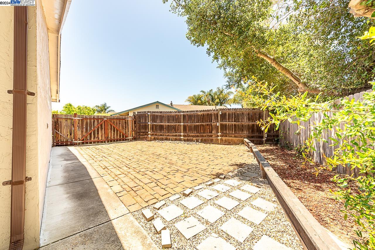 2406 Bing Pl