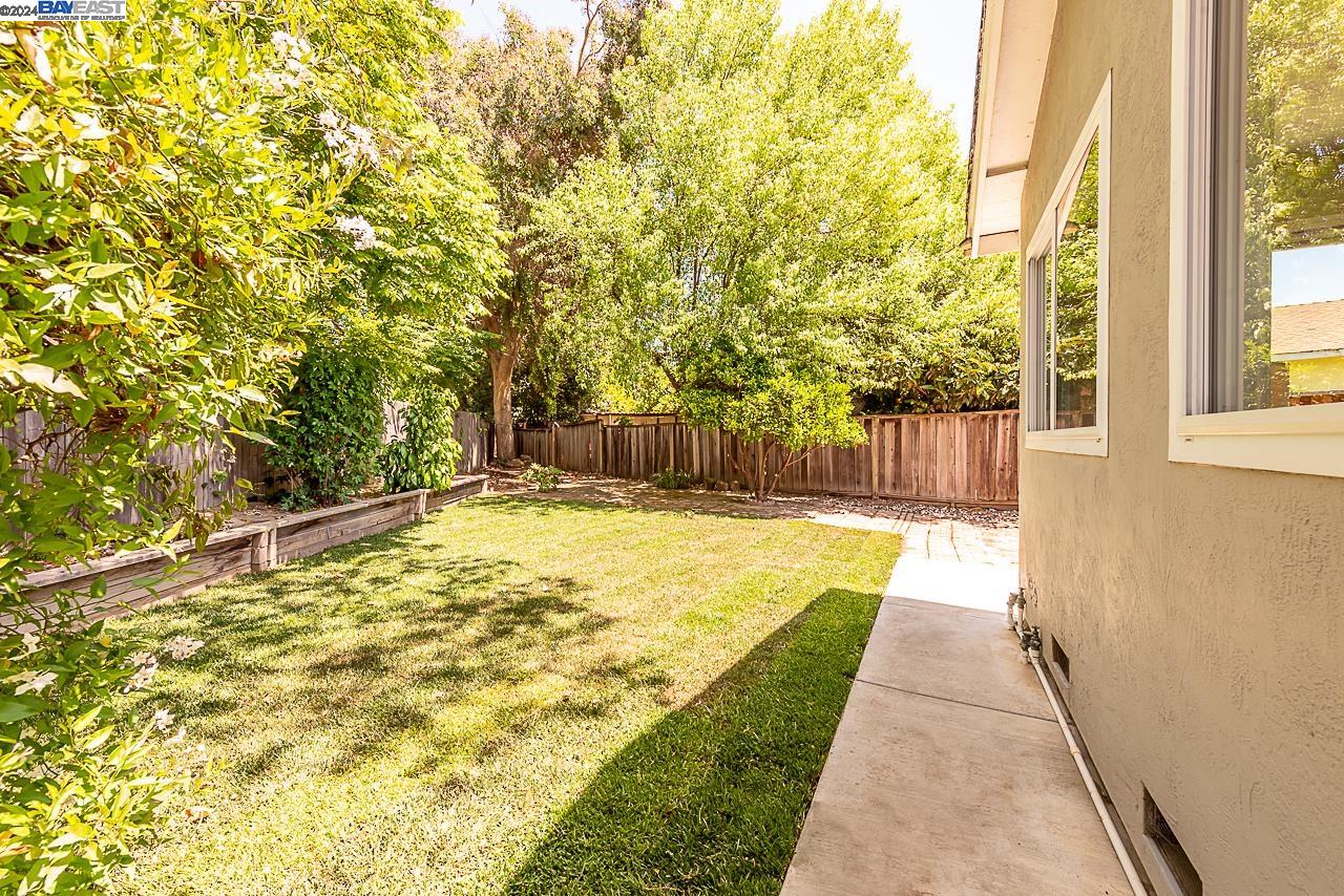 2406 Bing Pl