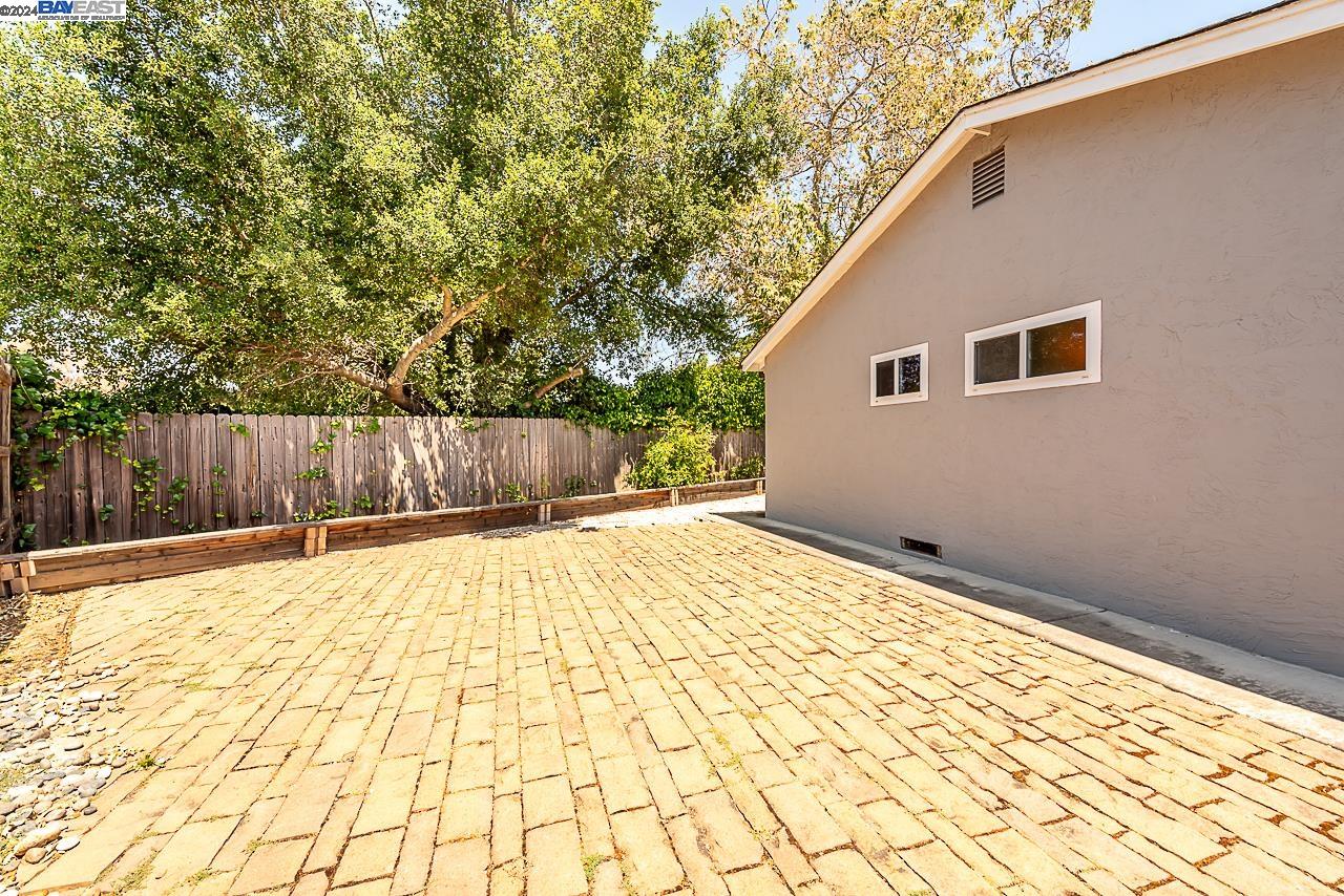 2406 Bing Pl