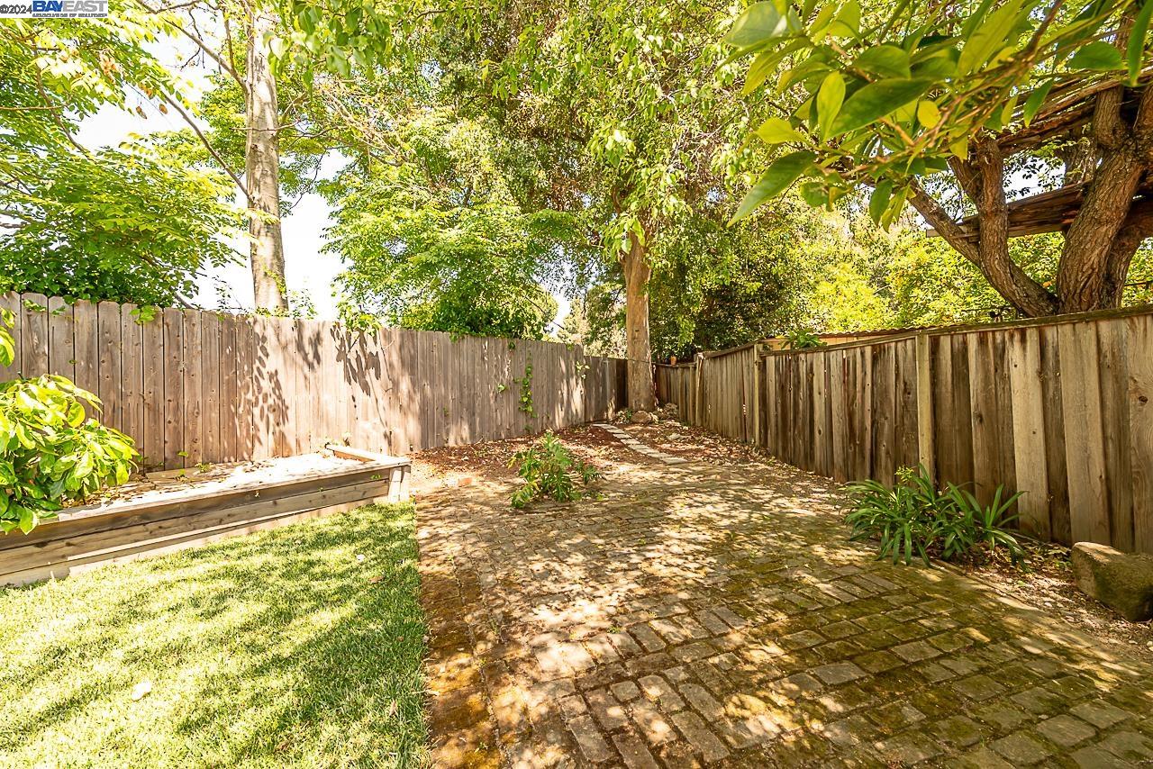2406 Bing Pl