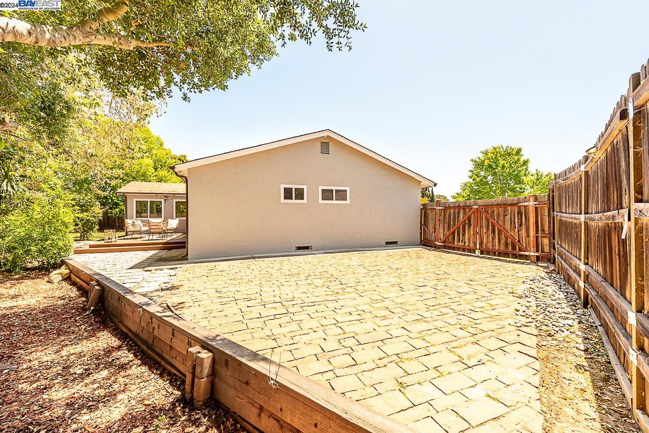 2406 Bing Pl