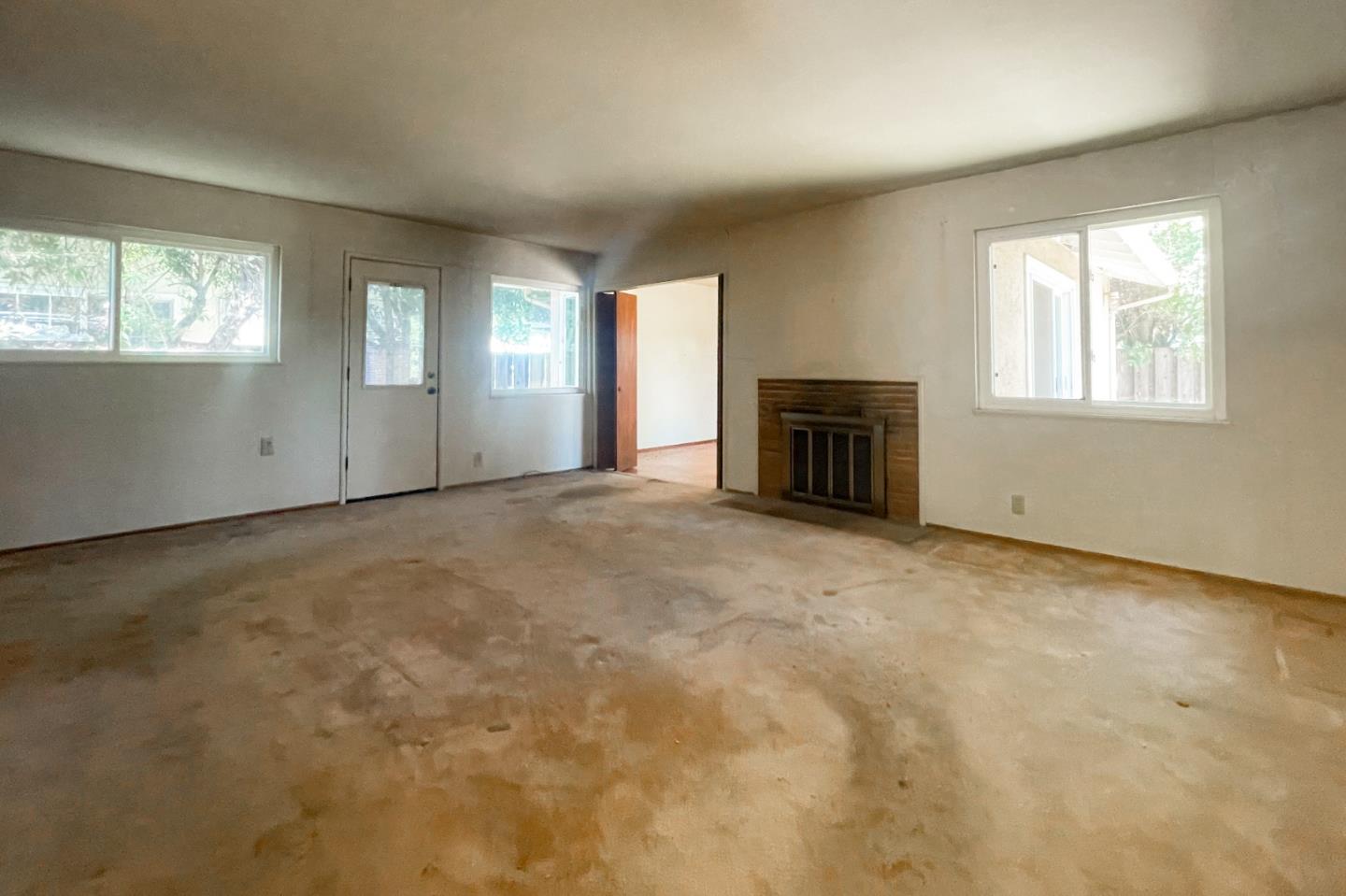 1127 Aspen DR
