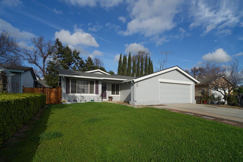 5194 Running Bear DR