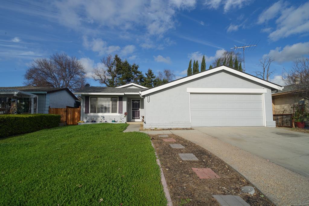 5194 Running Bear DR