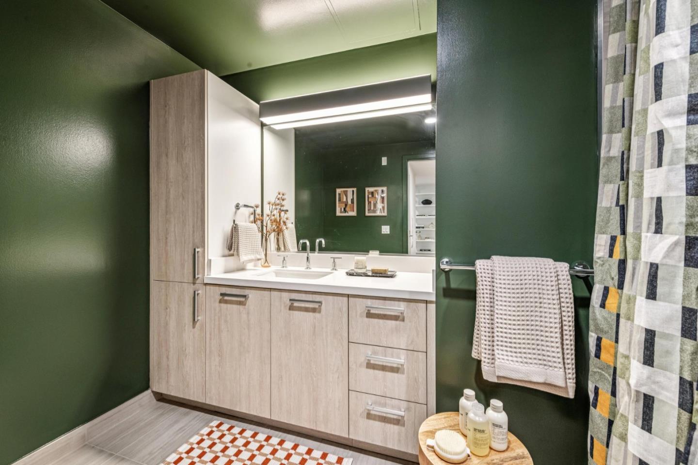 188 W Saint James ST 10515