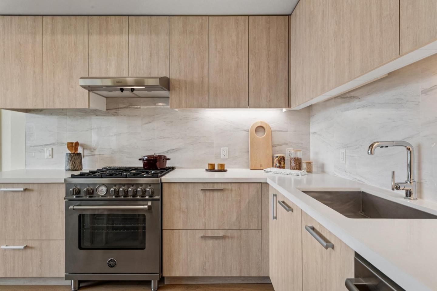 188 W Saint James ST 10515