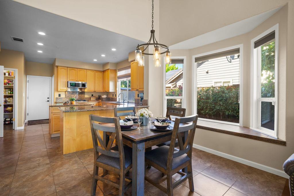 5569 Arlene WAY