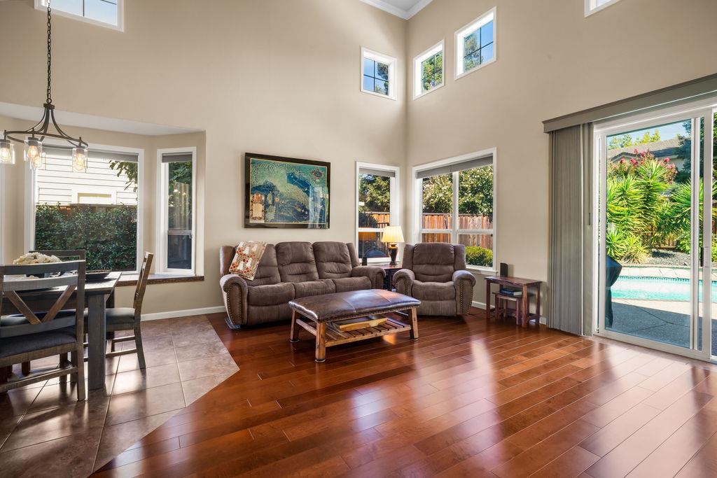 5569 Arlene WAY