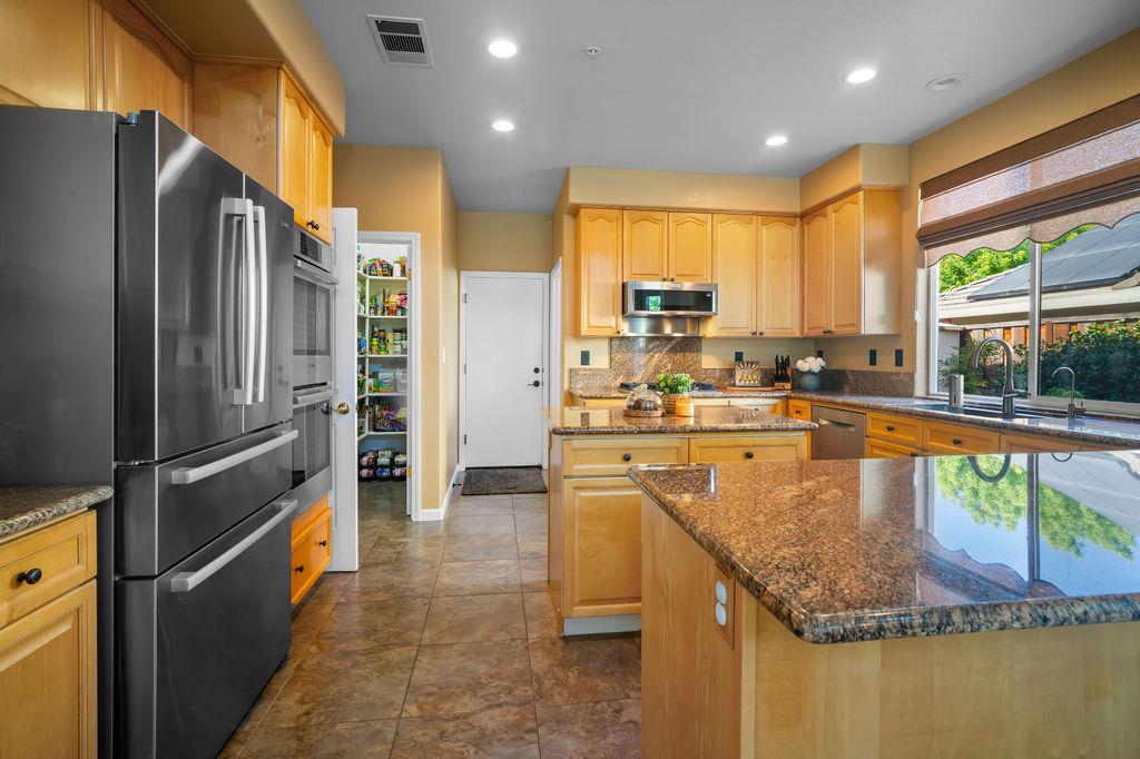 5569 Arlene WAY