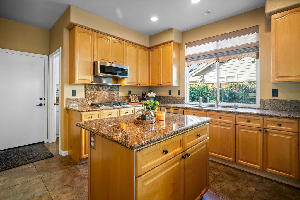 5569 Arlene WAY