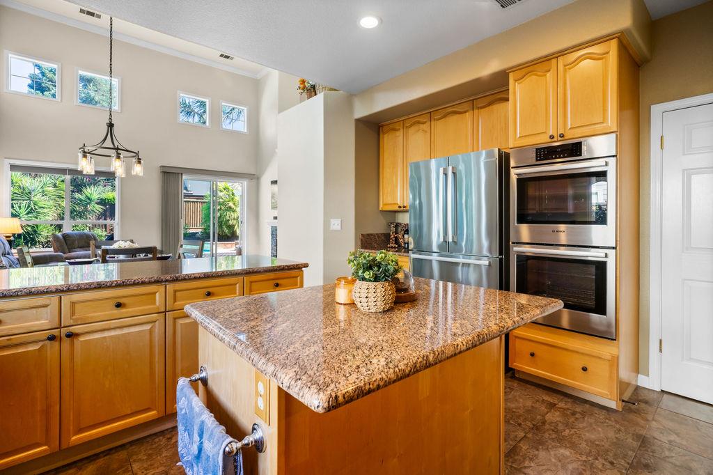 5569 Arlene WAY