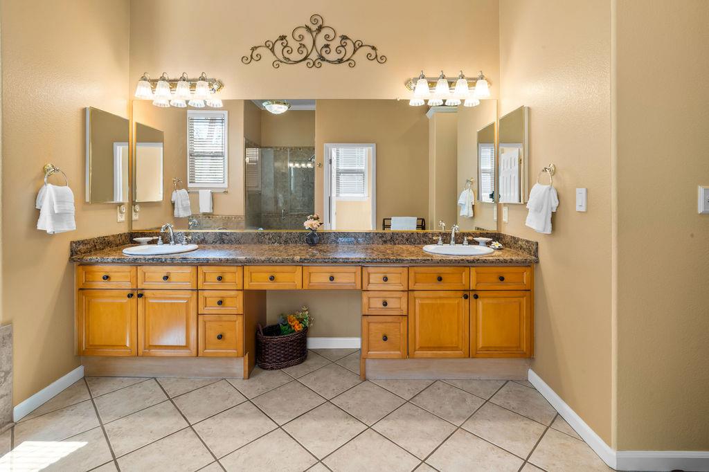 5569 Arlene WAY