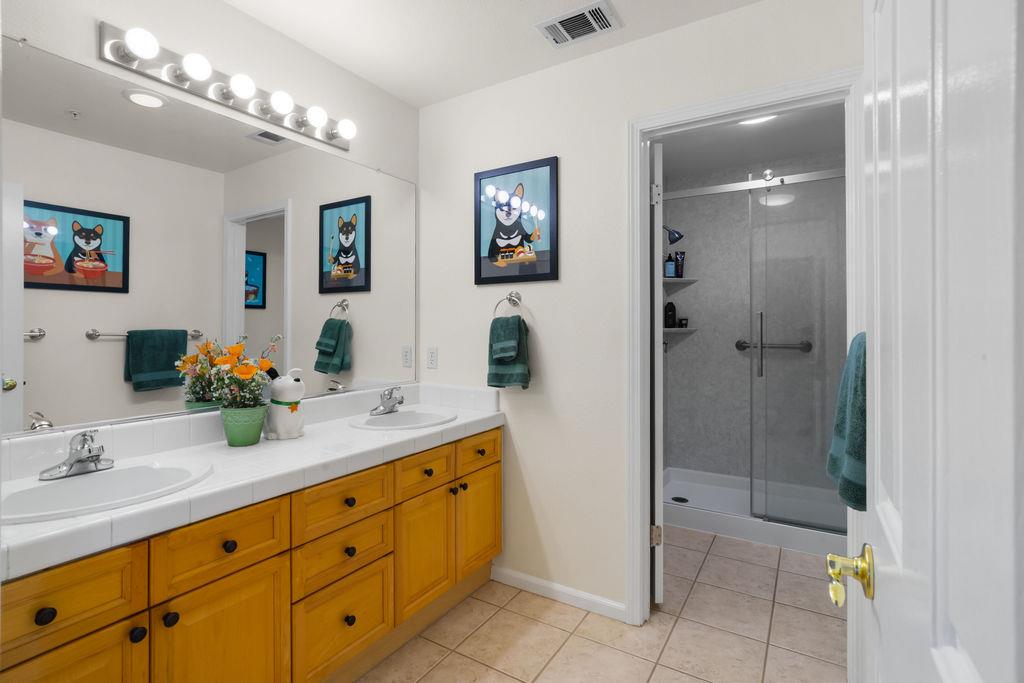 5569 Arlene WAY
