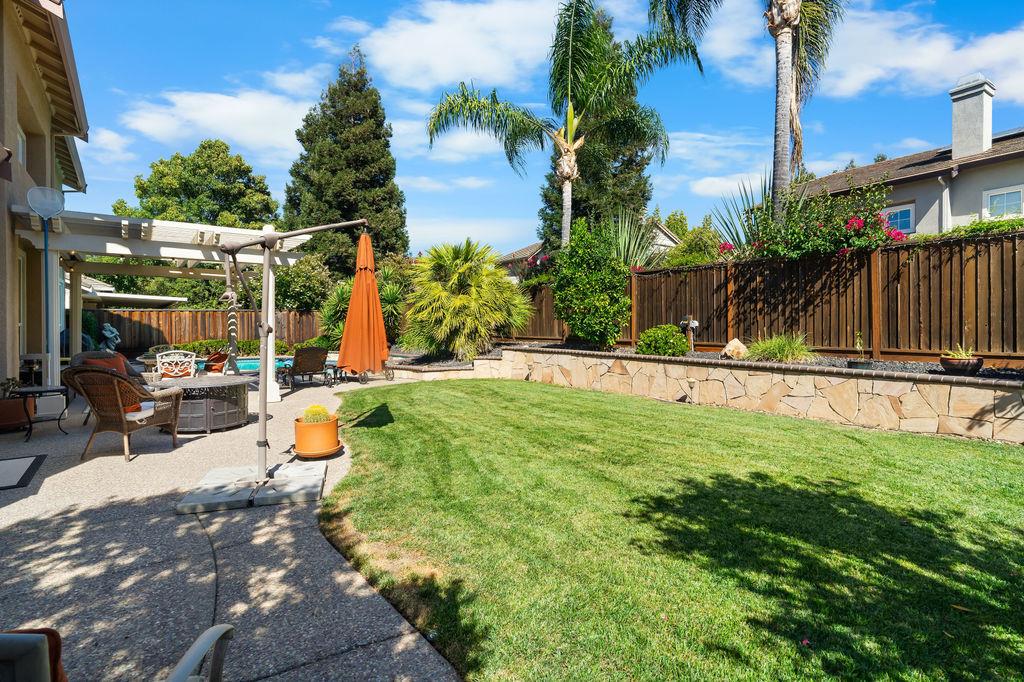 5569 Arlene WAY
