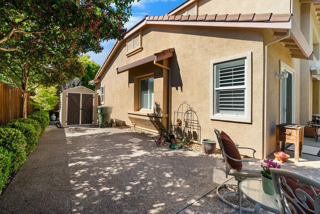 5569 Arlene WAY