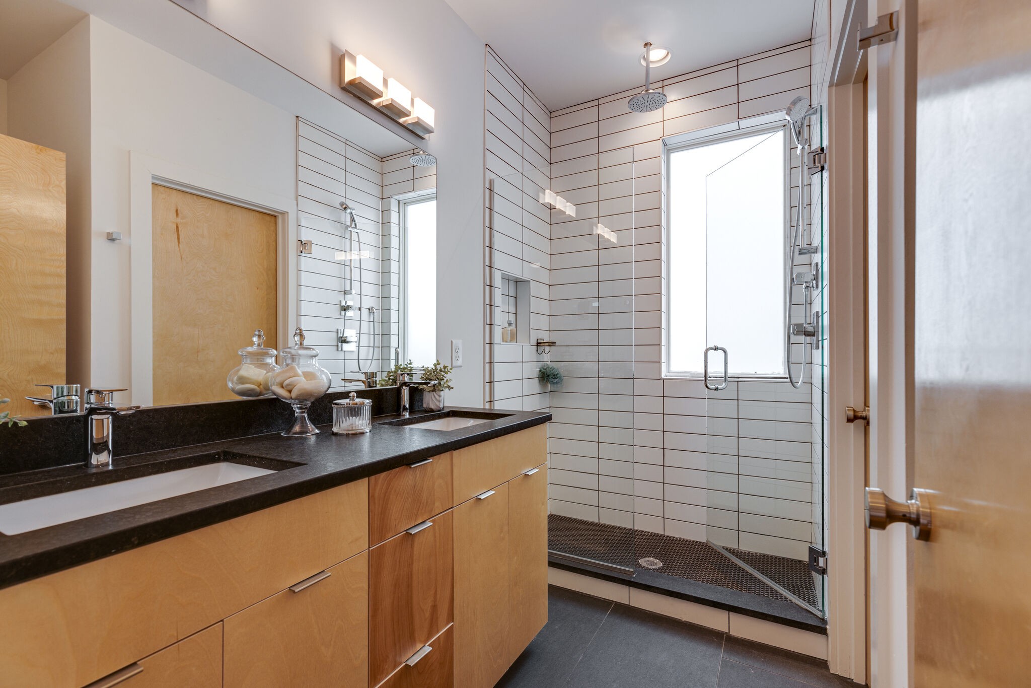 2513 White Ave Unit: 1