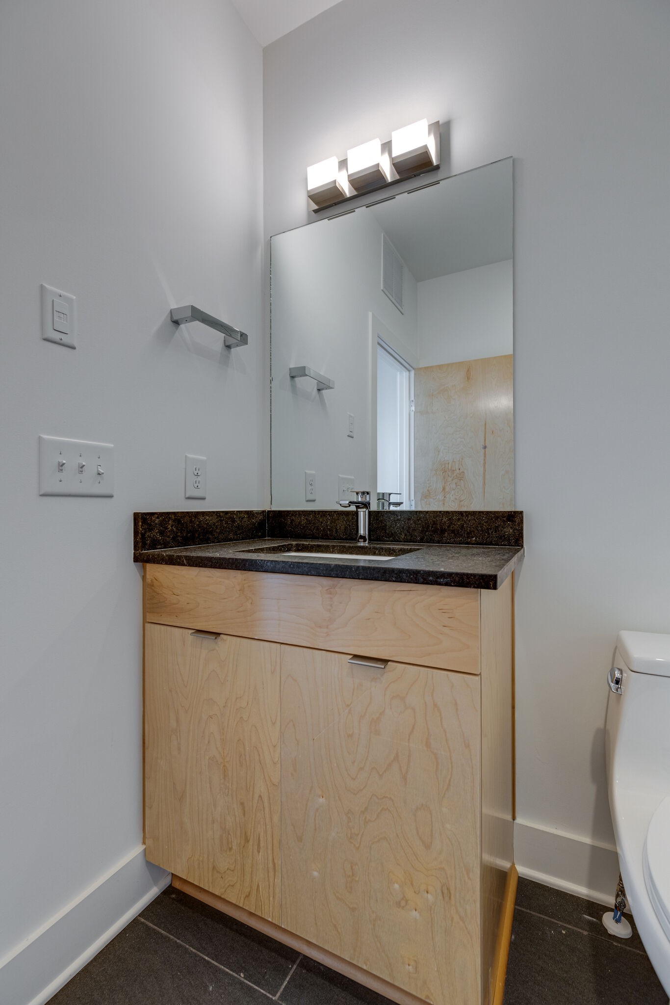 2513 White Ave Unit: 1