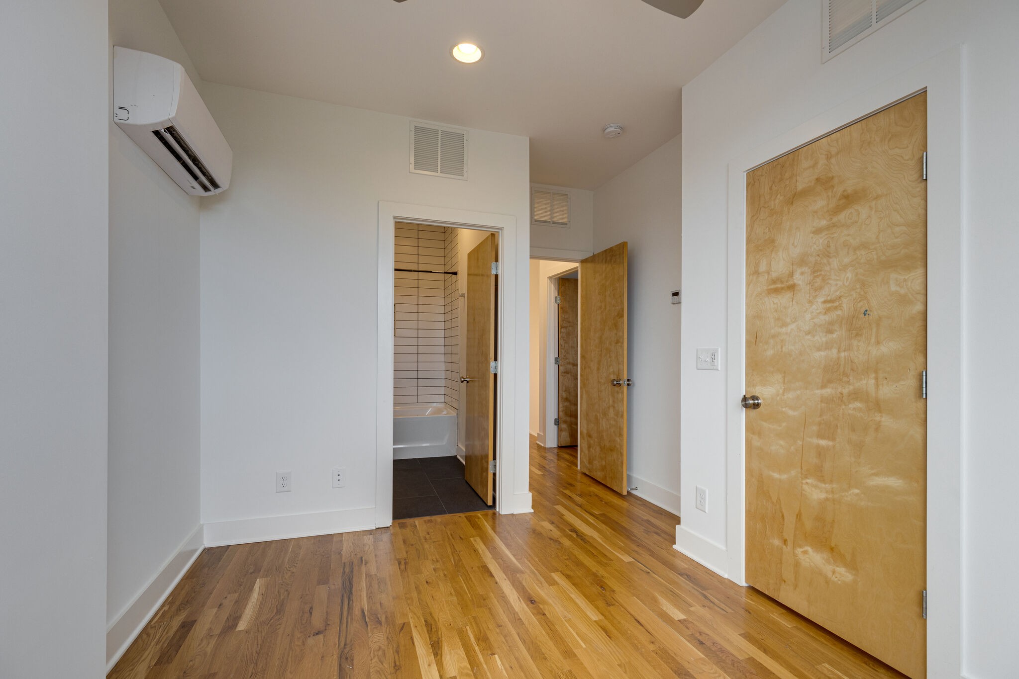 2513 White Ave Unit: 1