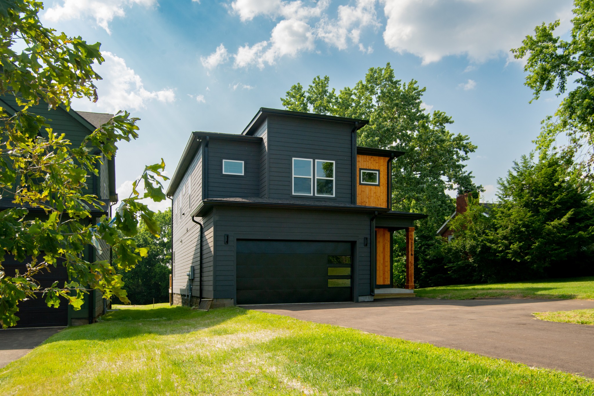 2114 E Hill Dr