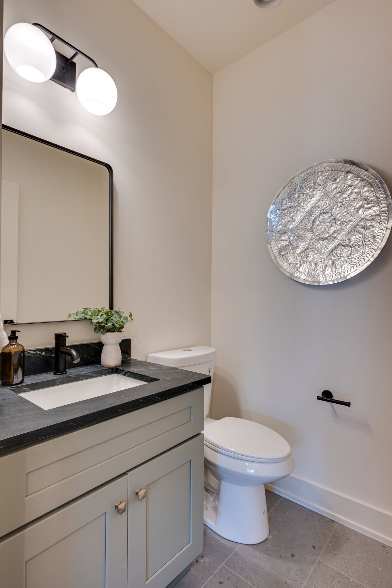 981 Dozier Pl Unit: 2