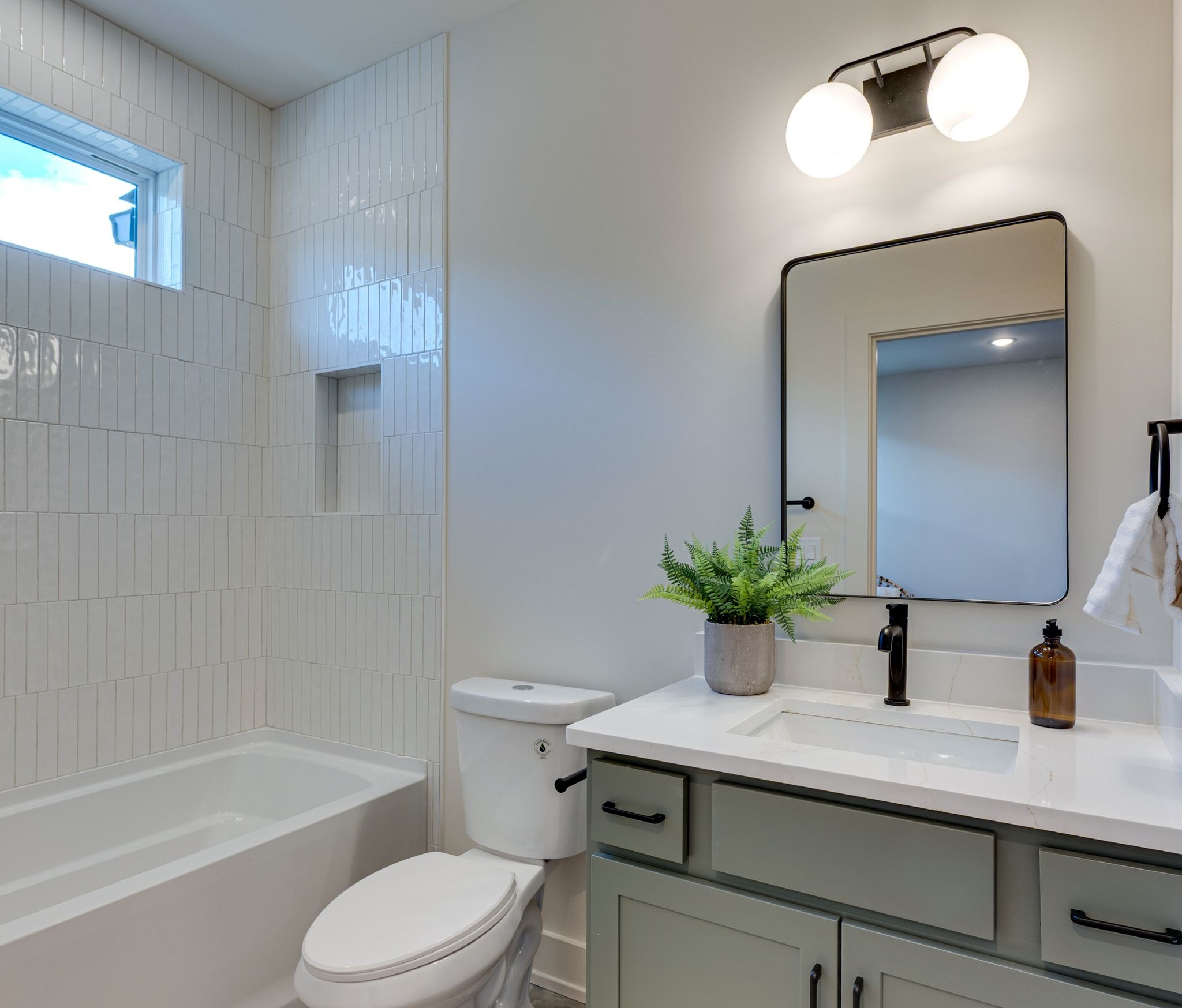 981 Dozier Pl Unit: 2