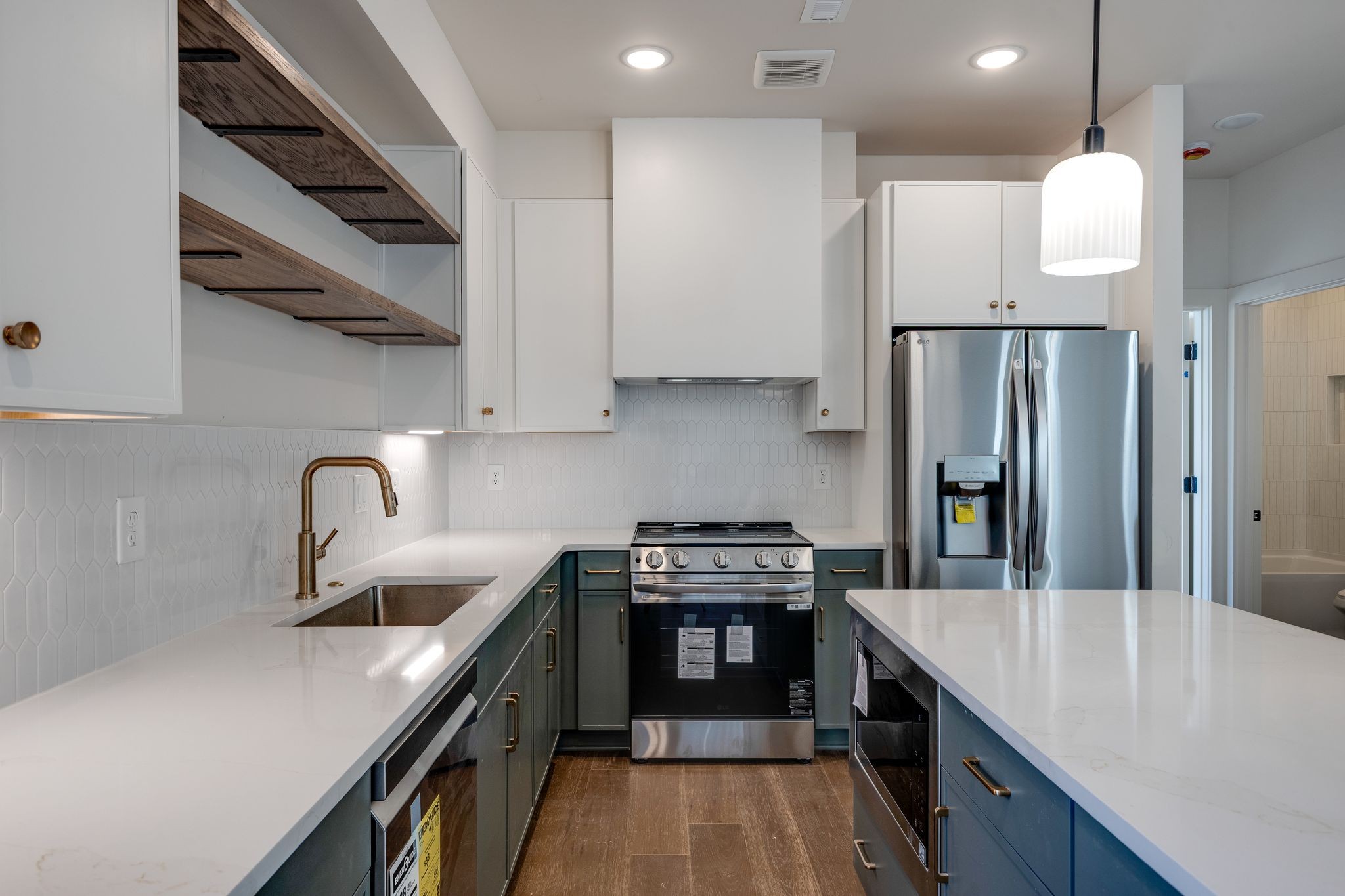 1038 E Trinity Ln Unit: 7