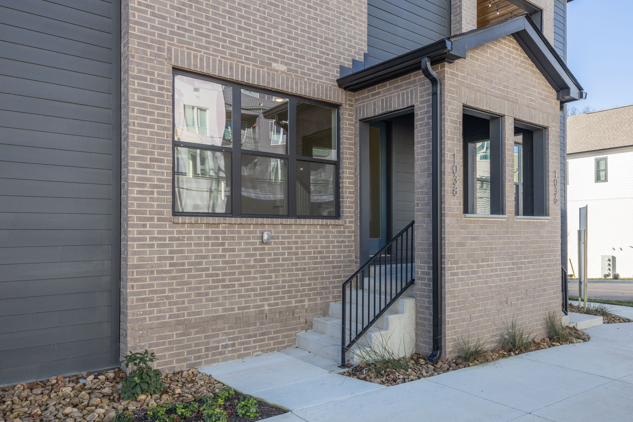 1038 E Trinity Ln Unit: 7