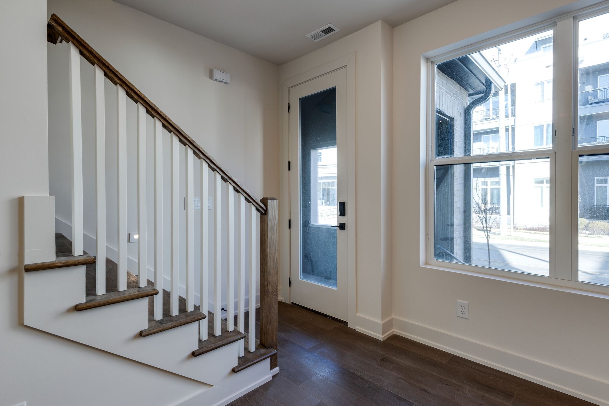 1038 E Trinity Ln Unit: 7