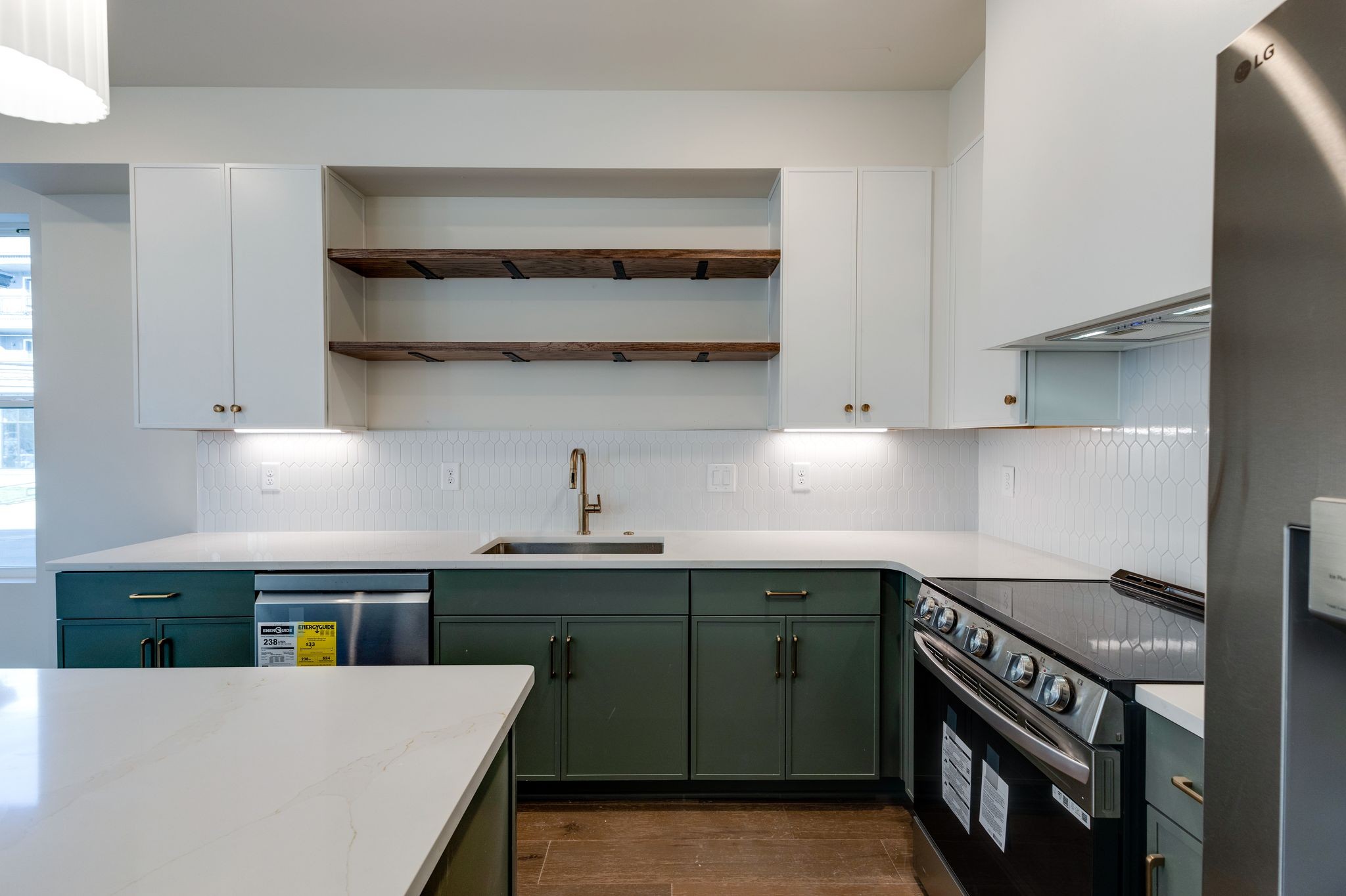 1038 E Trinity Ln Unit: 7