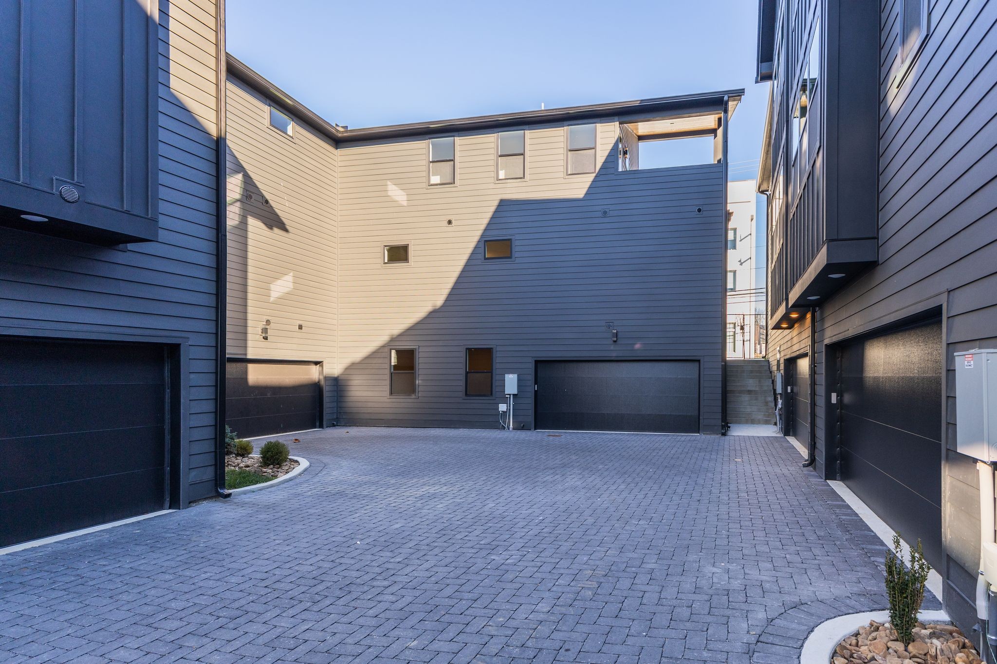 1038 E Trinity Ln Unit: 7