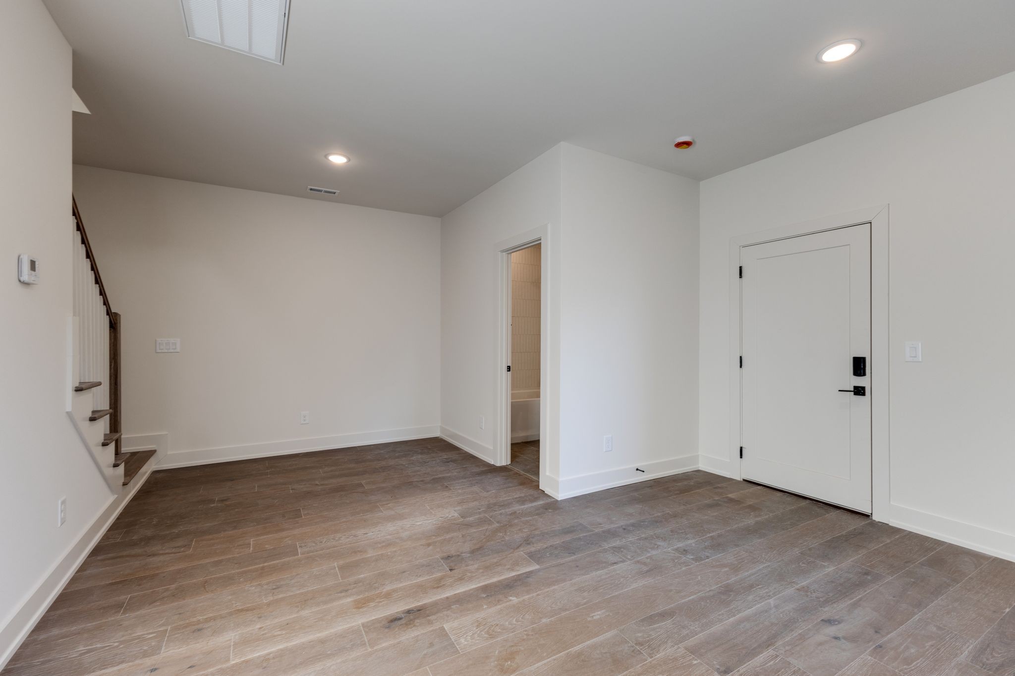 1038 E Trinity Ln Unit: 7