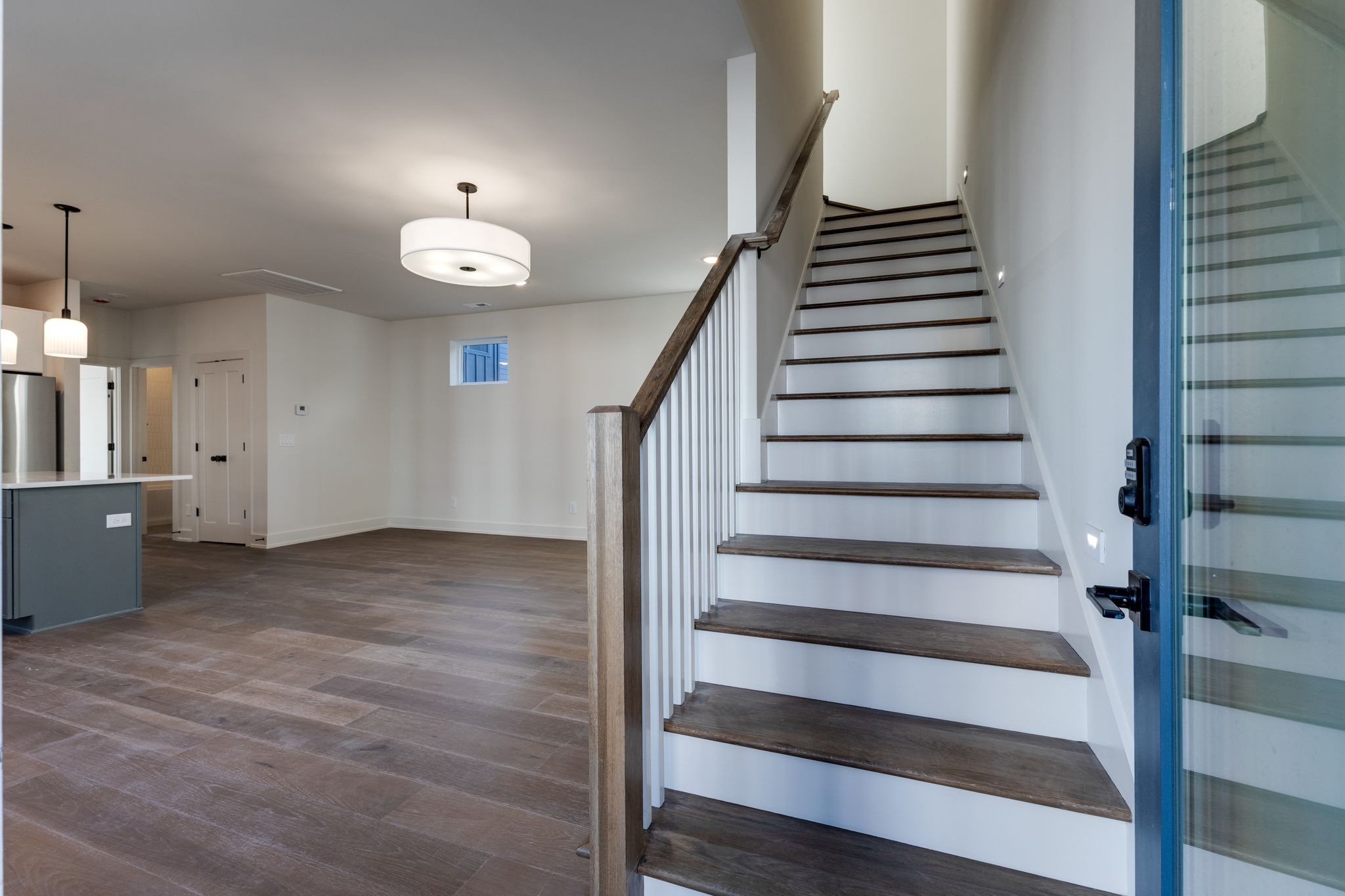 1038 E Trinity Ln Unit: 7