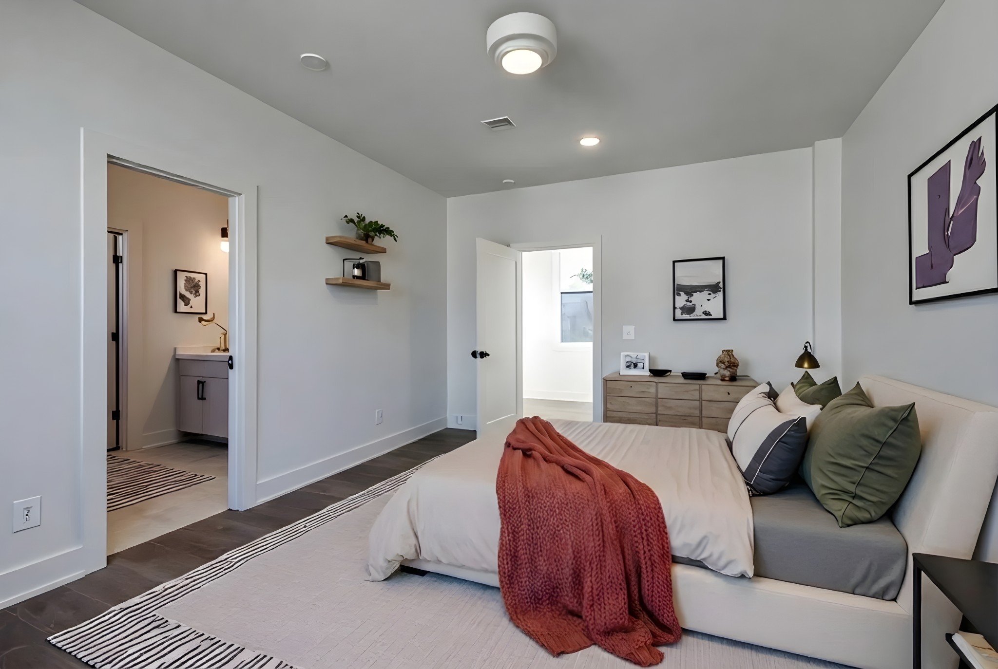 1038 E Trinity Ln Unit: 7