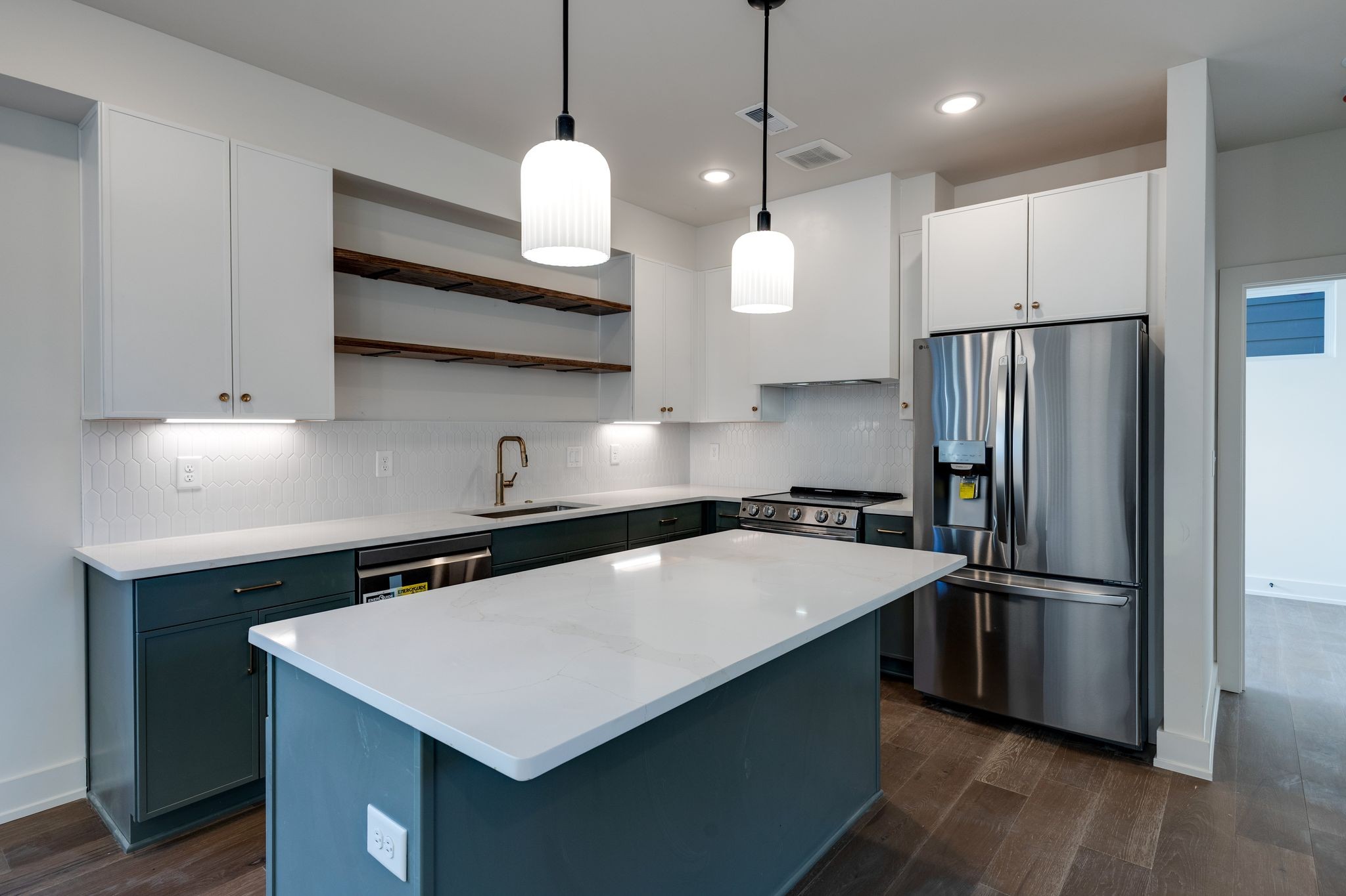 1038 E Trinity Ln Unit: 7