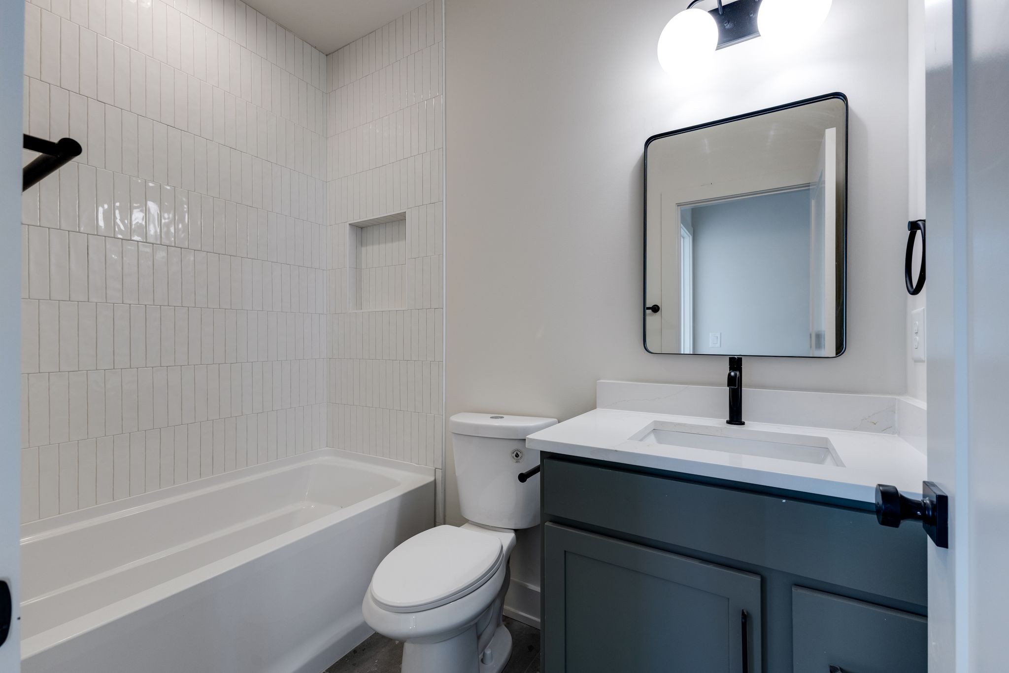 1038 E Trinity Ln Unit: 7