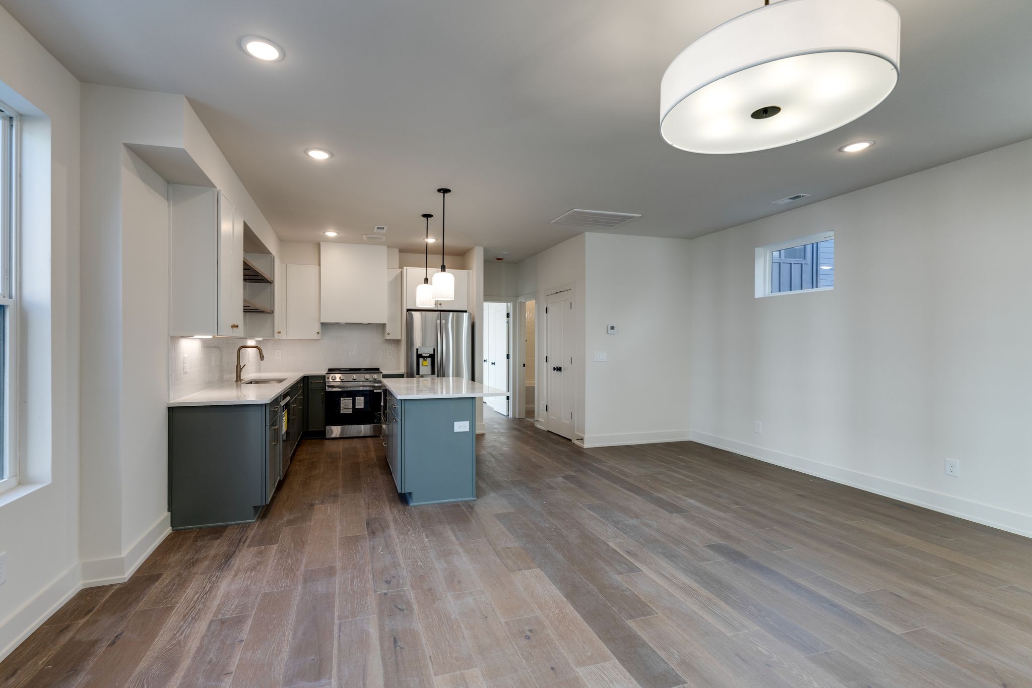 1038 E Trinity Ln Unit: 7