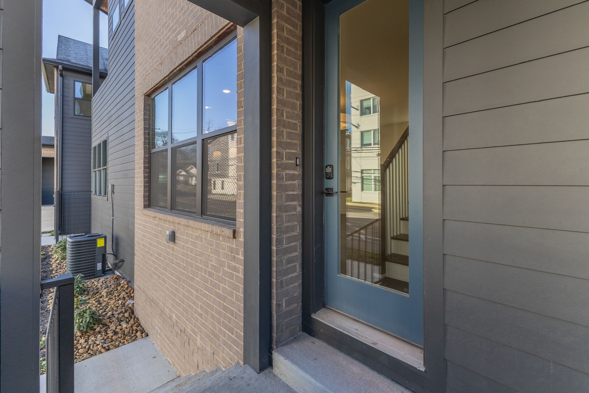 1038 E Trinity Ln Unit: 7