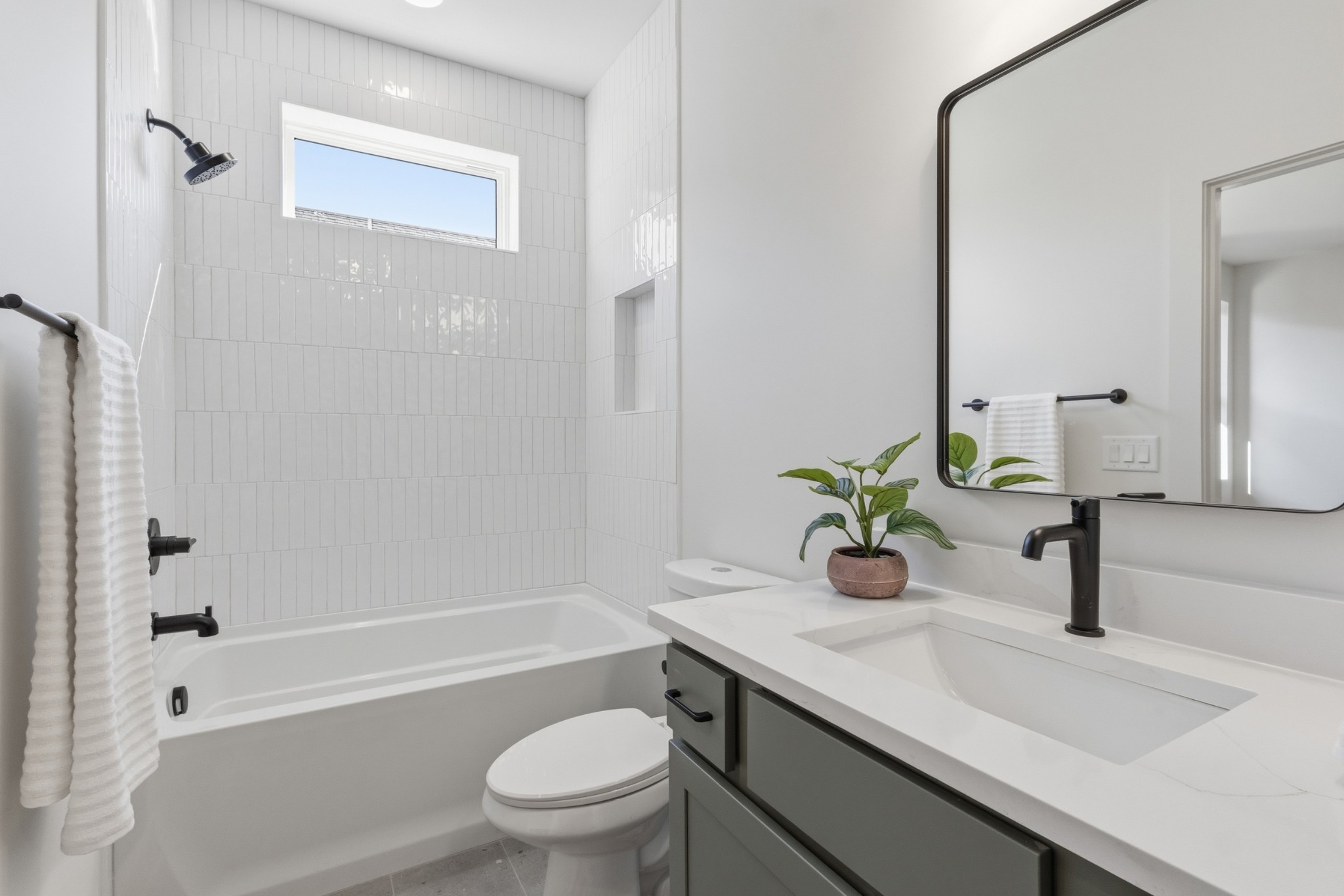 977 Dozier Pl Unit: 3