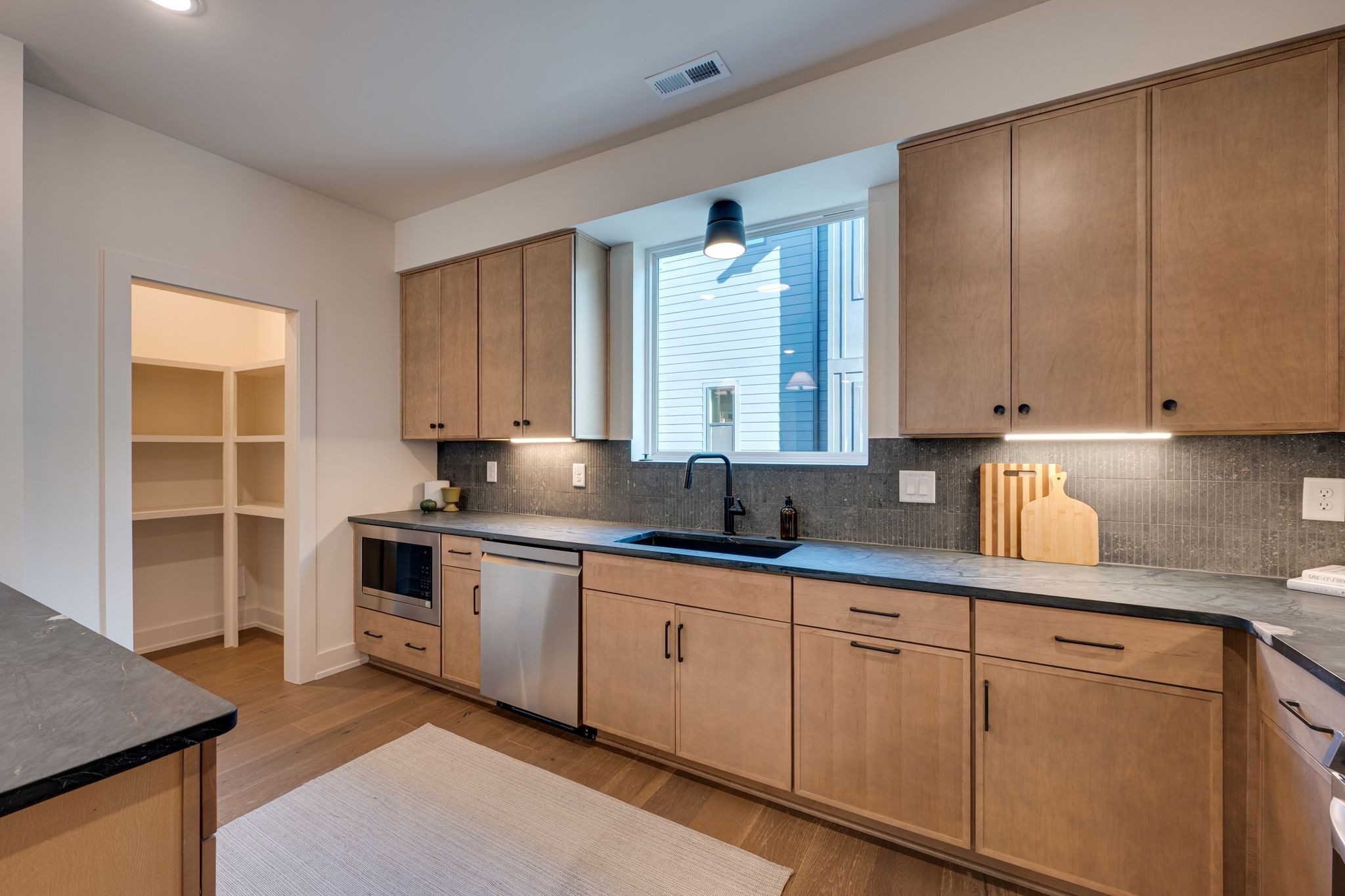 977 Dozier Pl Unit: 3