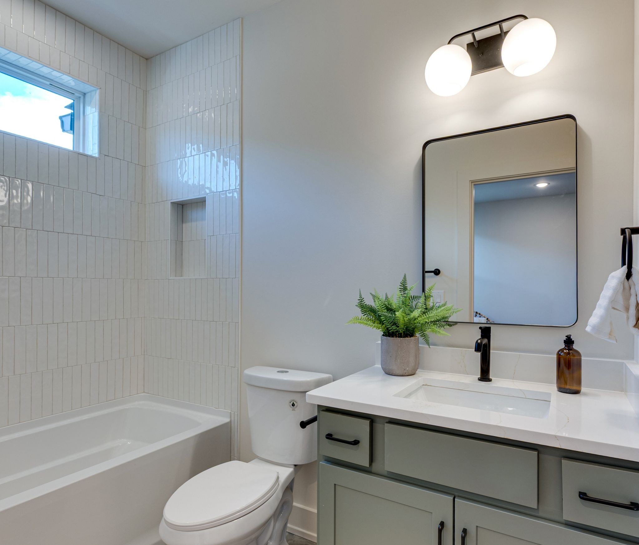 981 Dozier Pl Unit: 2