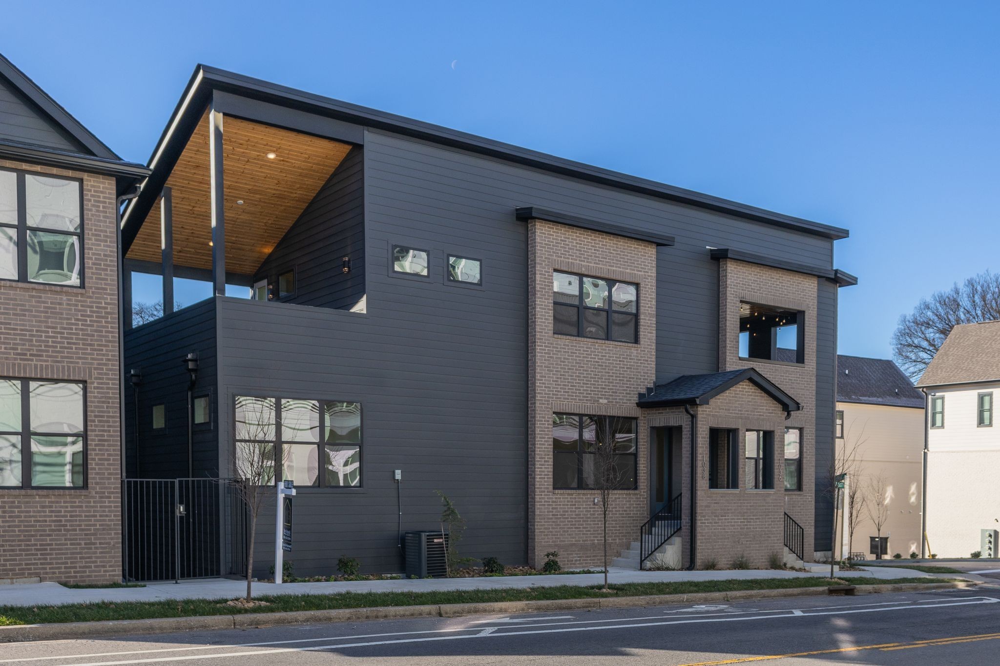 1038 E Trinity Ln Unit: 7