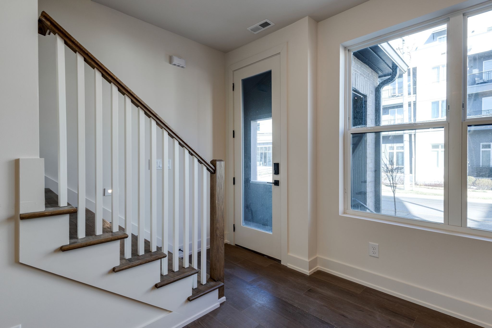 1038 E Trinity Ln Unit: 7