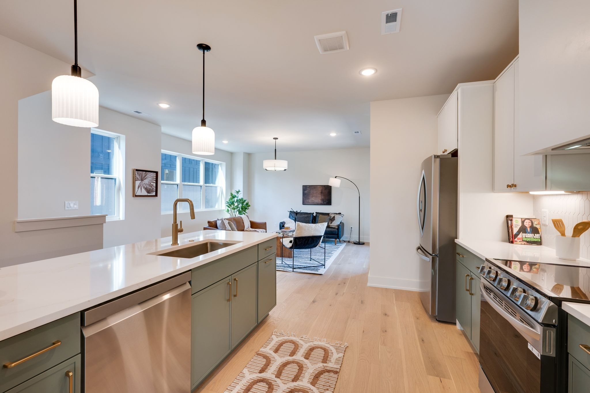 1040 East Trinity Unit: 8